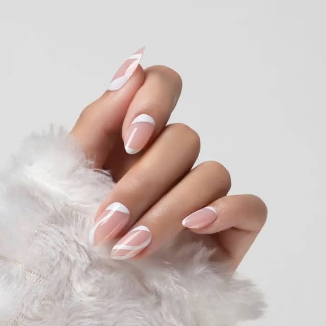 Nail Queen White Swirls