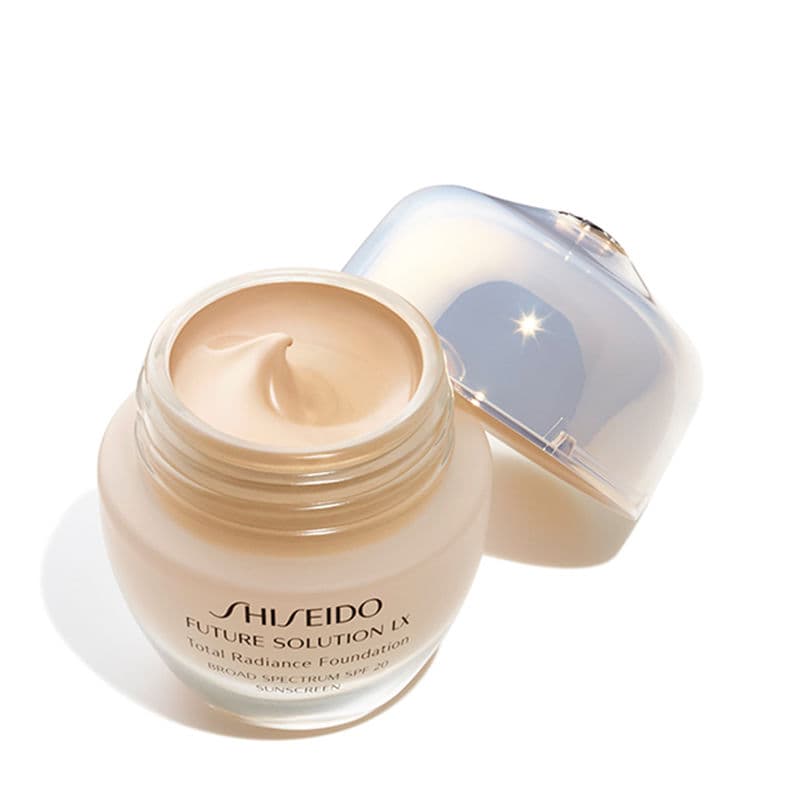 Shiseido Future Solution LX Total Radiance Foundation SPF 20
